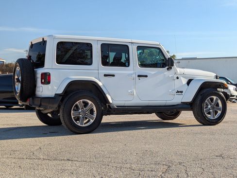 Used 2019 Jeep Wrangler Unlimited Sahara image 4