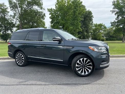 Used 2022 Lincoln Navigator Reserve AWD/4WD image 2