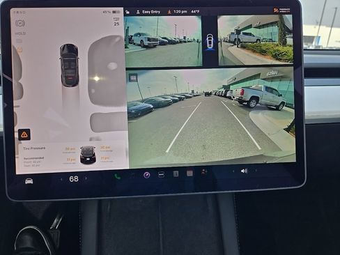 Used 2025 Tesla Model Y Long Range image 17