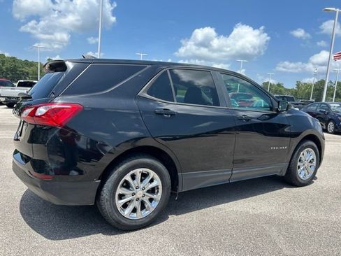 Used 2020 Chevrolet Equinox LS w/ LS Convenience Package FWD image 2