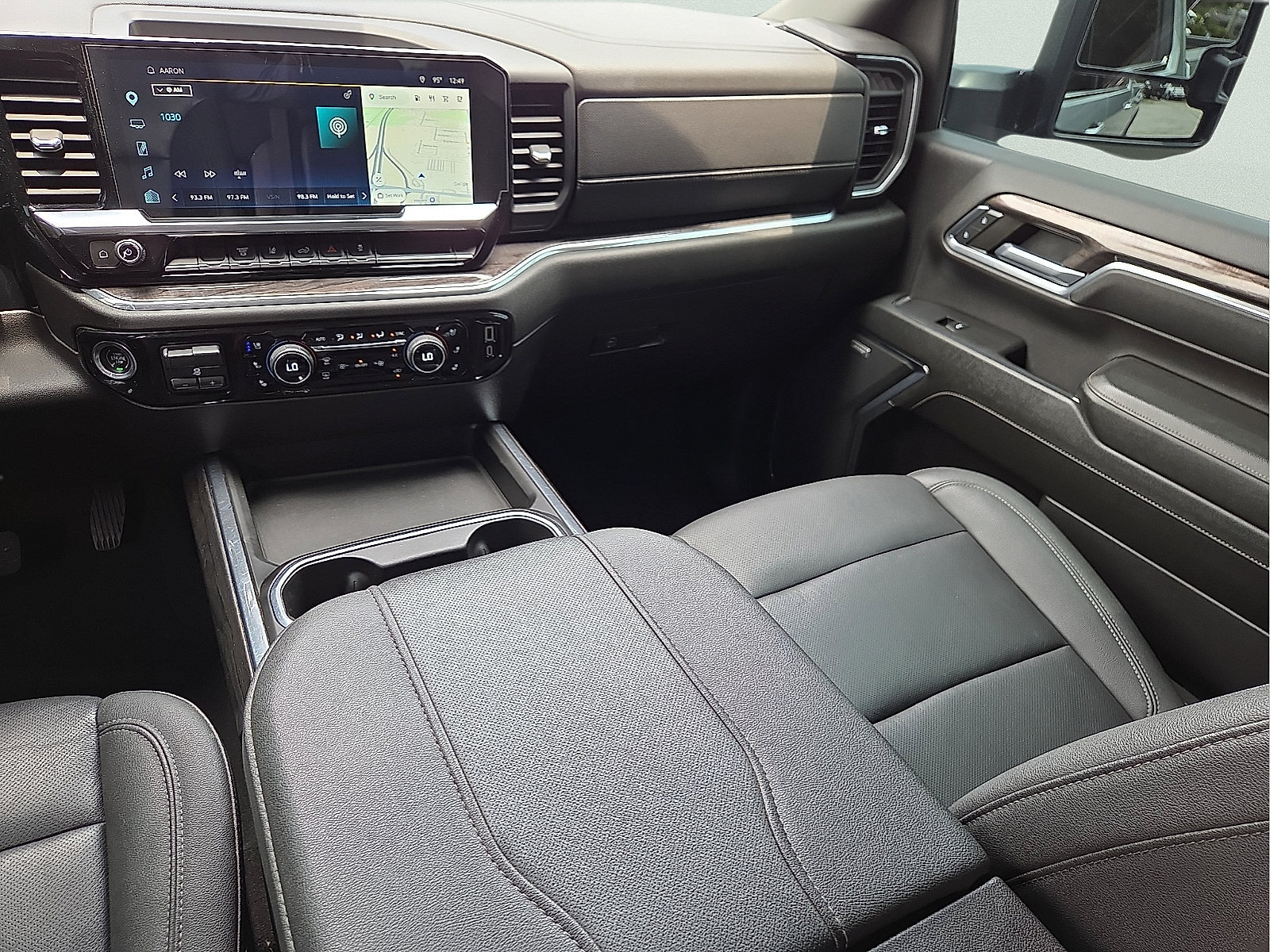 Used 2024 Chevrolet Silverado 2500 LTZ w/ LTZ Convenience Package AWD/4WD image 12