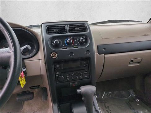 Used 2003 Nissan Frontier XE image 13