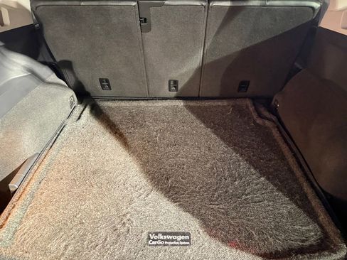 Used 2018 Volkswagen Tiguan SE w/ Panoramic Sunroof Package image 5