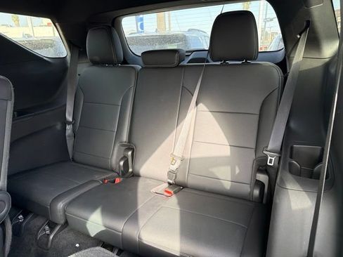 Used 2026 Chevrolet Traverse LT FWD image 21