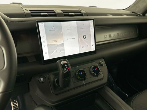 Used 2025 Land Rover Defender 110 image 13