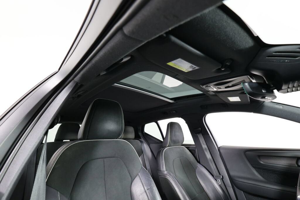 Used 2020 Volvo XC40 T5 R-Design AWD/4WD image 38