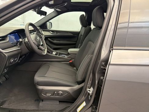 New 2025 Jeep Grand Cherokee Laredo X w/ Luxury Tech Group I image 15