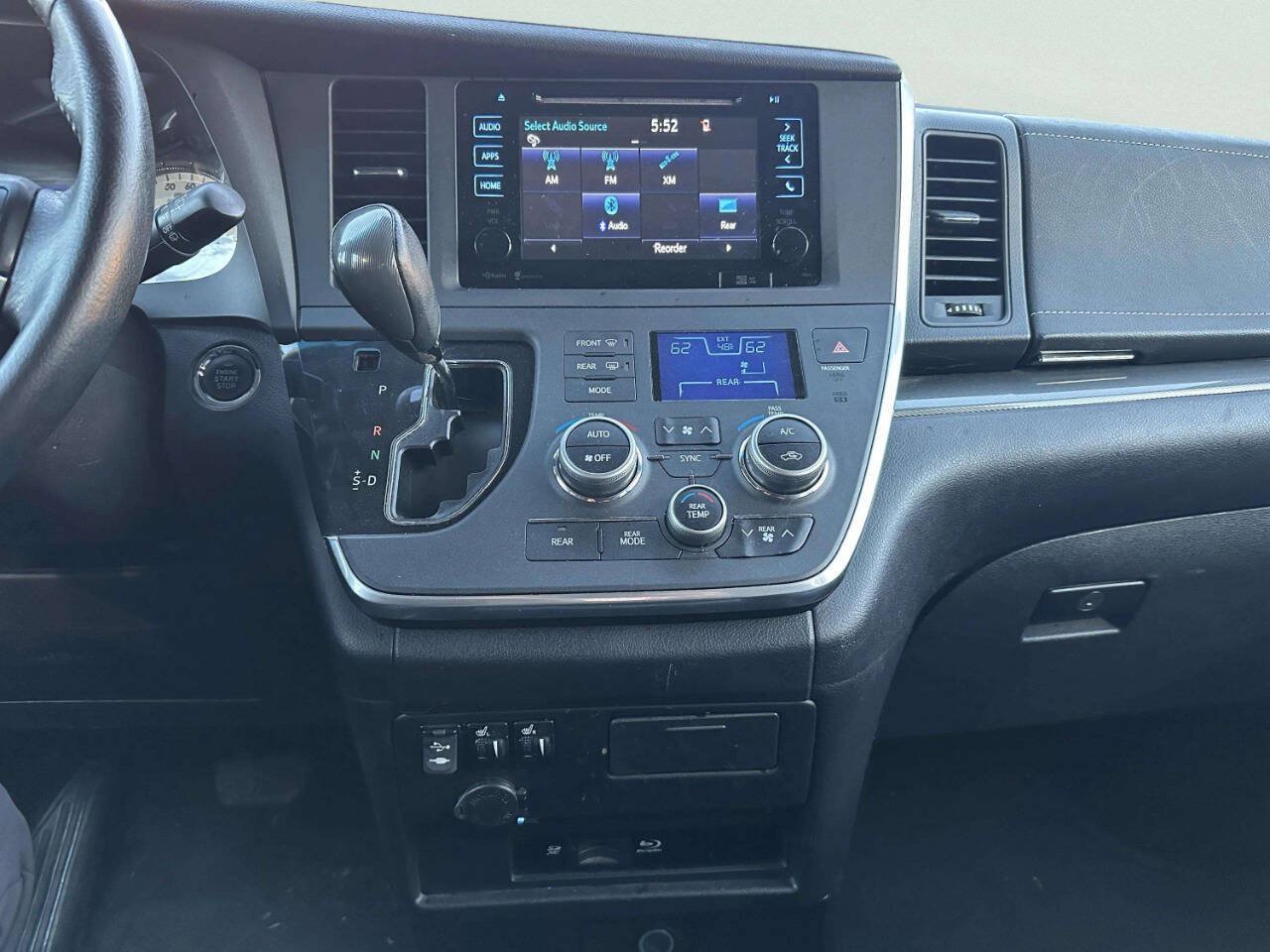 Used 2015 Toyota Sienna SE Premium FWD image 27