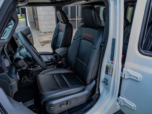 Used 2025 Jeep Wrangler Unlimited Rubicon image 30