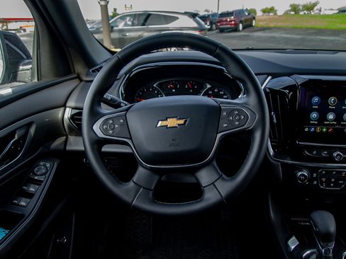 Used 2023 Chevrolet Traverse LT image 21