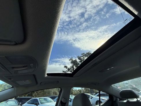 Used 2017 Hyundai Elantra Limited w/ Limited Tech Package 04 image 25