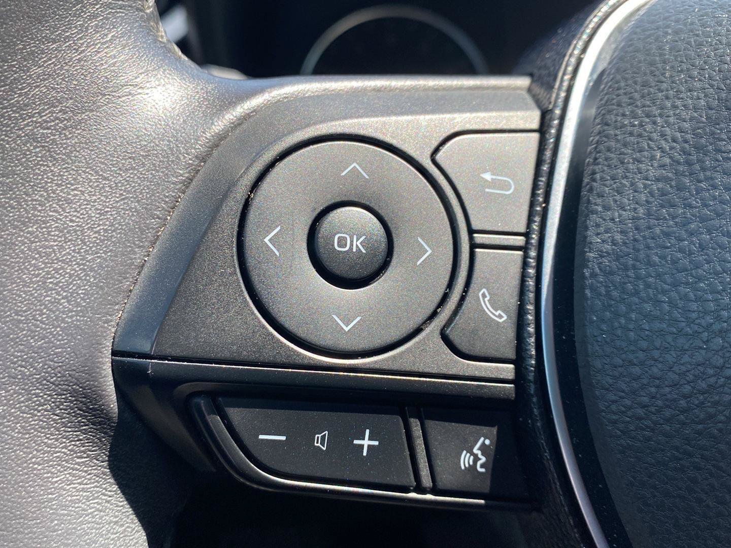 Used 2020 Toyota RAV4 XLE Premium FWD image 15