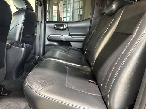 Used 2018 Toyota Tacoma TRD Off-Road w/ TRD Premium Off Road Package RWD image 23