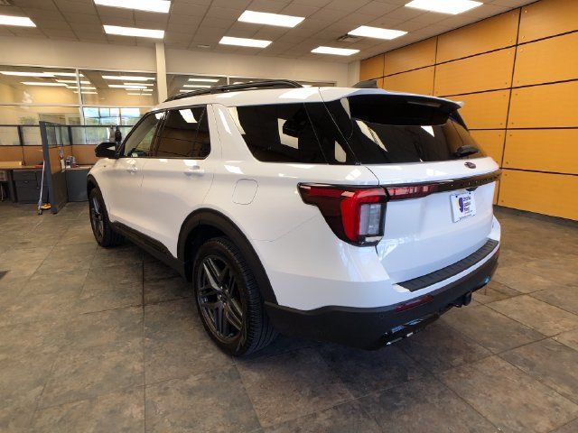 Used 2025 Ford Explorer ST-Line w/ Premium Package AWD/4WD image 5
