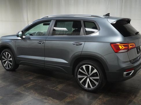 Used 2022 Volkswagen Taos SE w/ Panoramic Sunroof Package image 8
