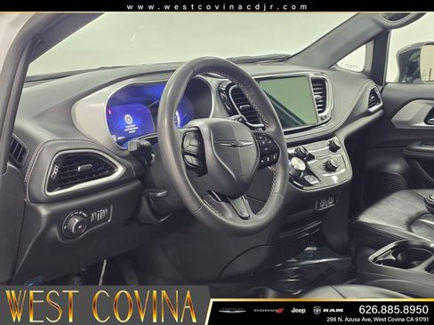 Used 2024 Chrysler Pacifica Limited FWD image 22