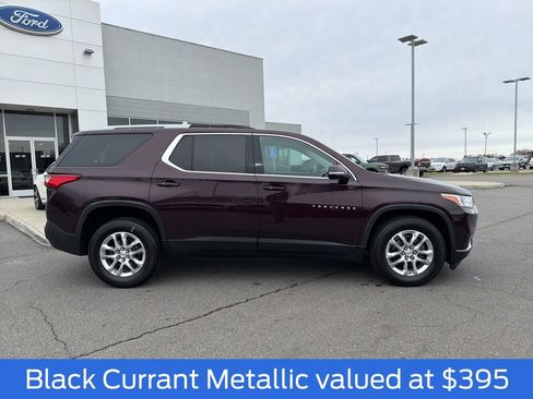 Used 2018 Chevrolet Traverse LT image 2