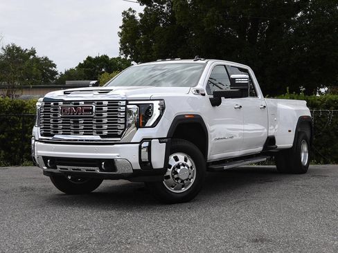 Used 2024 GMC Sierra 3500 Denali w/ Denali Reserve Package AWD/4WD image 1