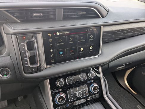 Used 2024 GMC Yukon XL Denali image 19