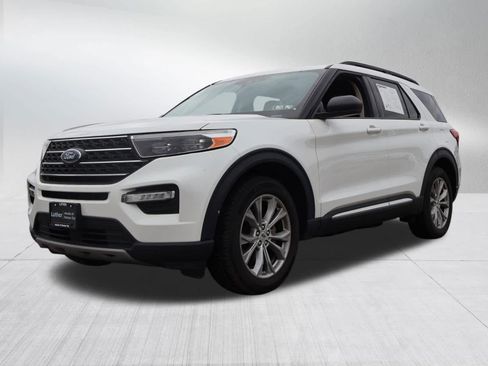 Used 2023 Ford Explorer XLT w/ Equipment Group 202A AWD/4WD image 3