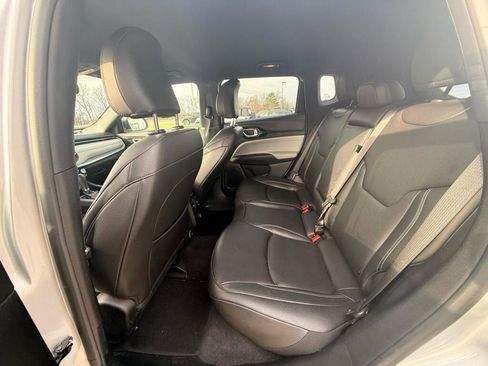 Used 2025 Jeep Compass Limited image 12