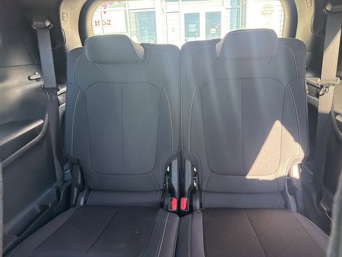 Certified 2024 Jeep Grand Cherokee L Laredo image 16