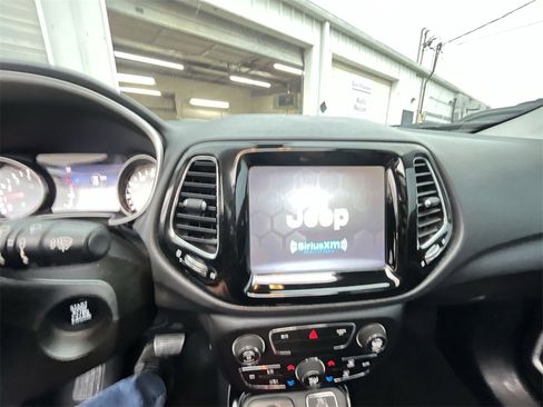 Used 2020 Jeep Compass Limited image 16