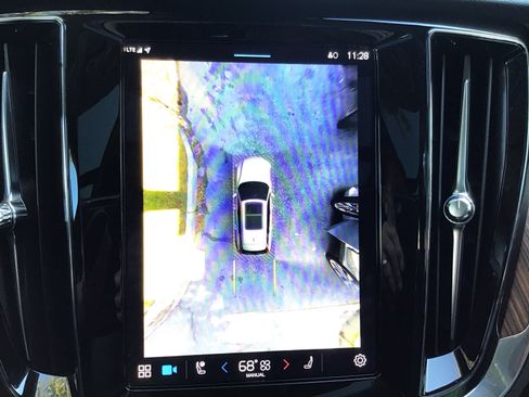 Certified 2025 Volvo V60 B5 Cross Country Plus image 37