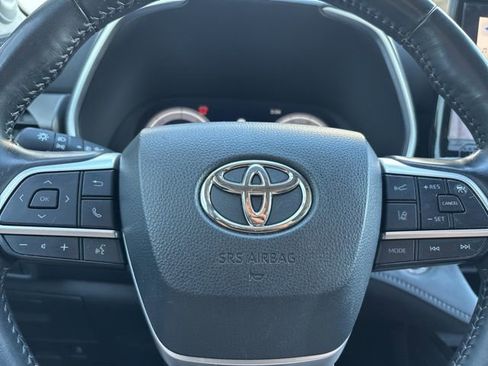 Used 2023 Toyota Highlander Limited image 14