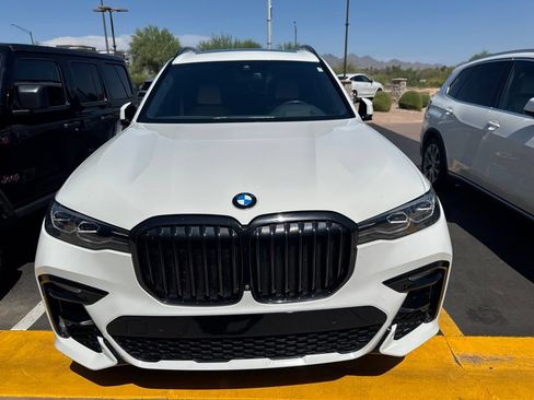 Used 2021 BMW X7 xDrive40i w/ M Sport Package AWD/4WD image 2