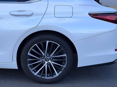 Used 2022 Lexus ES 350 w/ Premium Package image 36