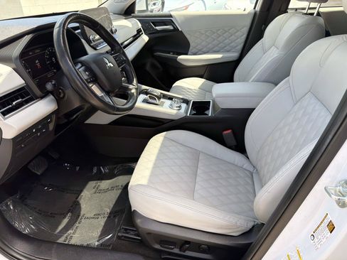 Used 2024 Mitsubishi Outlander 4WD Plug-In Hybrid image 15