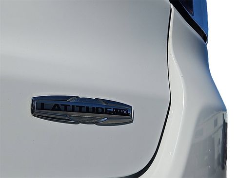 Used 2022 Jeep Compass Latitude image 18