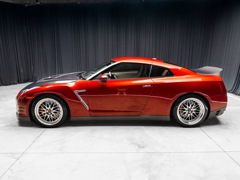 Used 2016 Nissan GT-R Premium AWD/4WD image 14