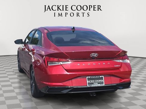 Used 2022 Hyundai Elantra Limited FWD image 7