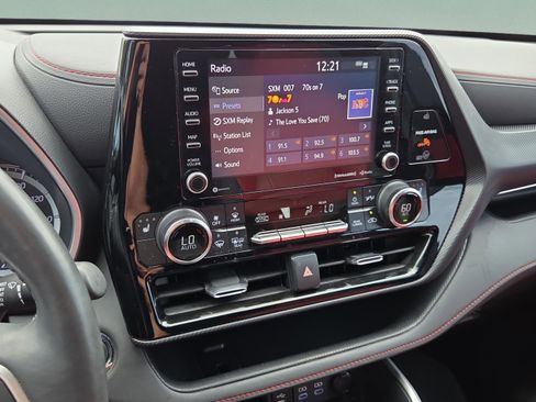 Used 2022 Toyota Highlander XSE FWD image 21