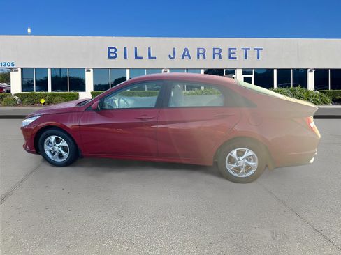 Used 2023 Hyundai Elantra SE FWD image 4