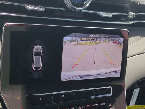 New 2025 Maserati Grecale GT image 19