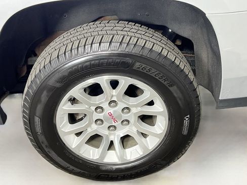 Certified 2017 GMC Yukon XL SLT w/ Open Road Package image 35