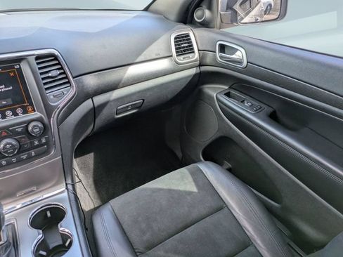 Used 2018 Jeep Grand Cherokee Altitude RWD image 18