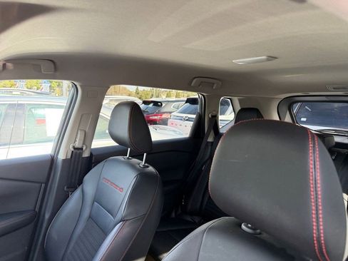 Used 2025 Nissan Rogue SV image 17