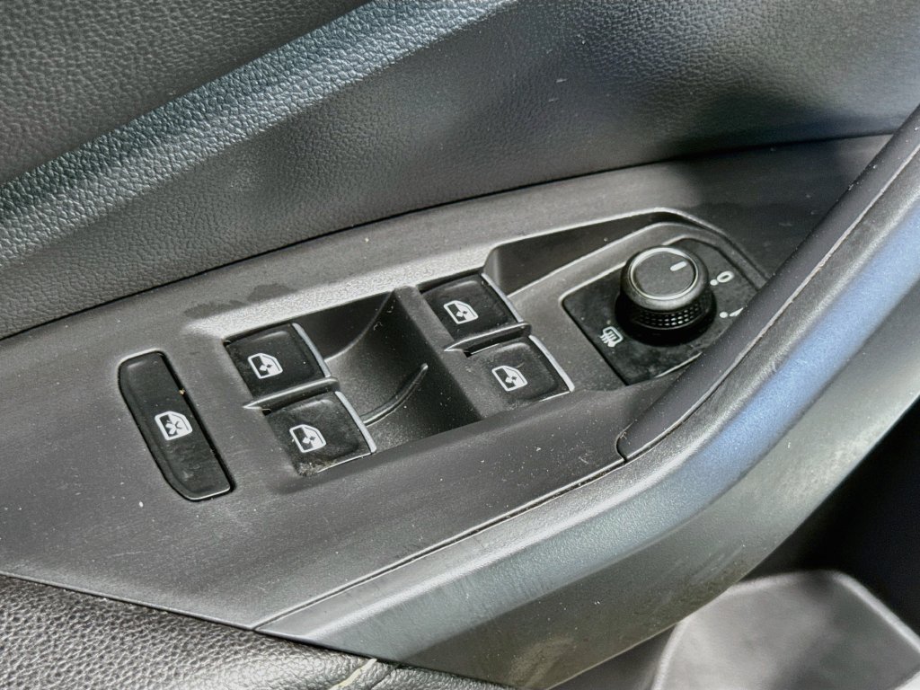 Used 2023 Volkswagen Jetta SE FWD image 17