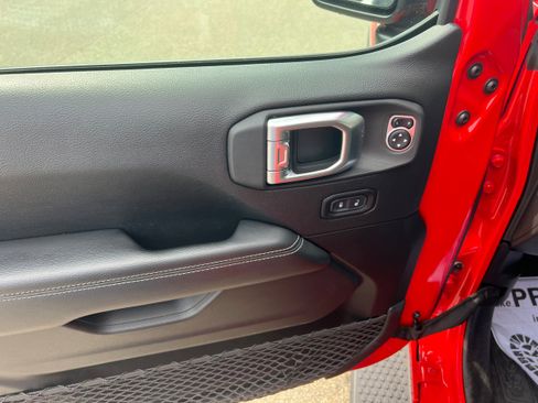 Used 2020 Jeep Wrangler Unlimited Sahara image 11