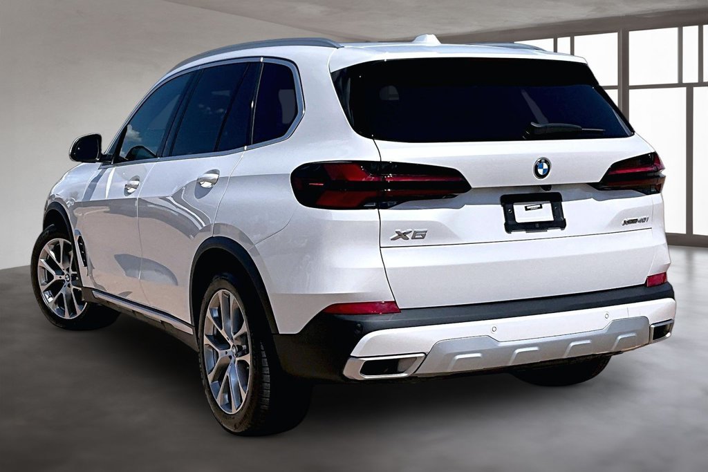Used 2024 BMW X5 xDrive40i w/ Parking Assistance Package AWD/4WD image 12