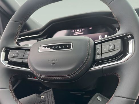 Used 2025 Jeep Wagoneer S Limited image 12