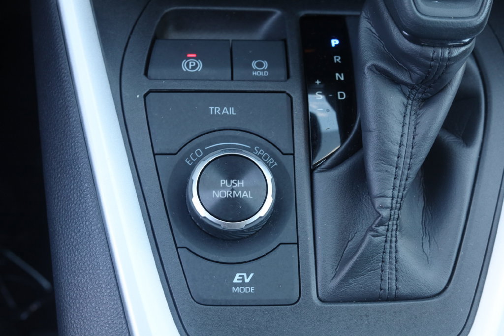 Used 2024 Toyota RAV4 LE AWD/4WD image 16