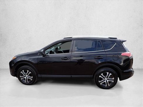 Used 2016 Toyota RAV4 LE FWD image 2