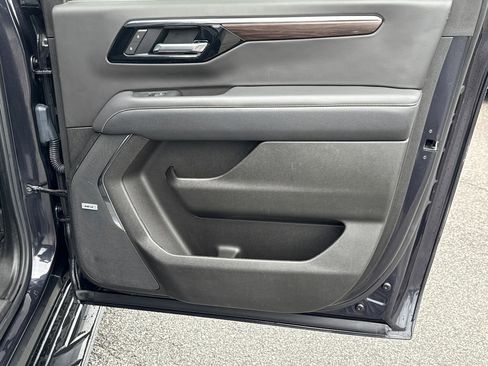 Certified 2025 Chevrolet Suburban Premier image 16