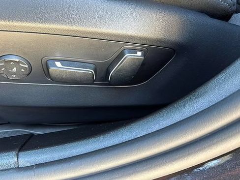 Certified 2025 BMW 530i xDrive w/ Premium Package AWD/4WD image 18