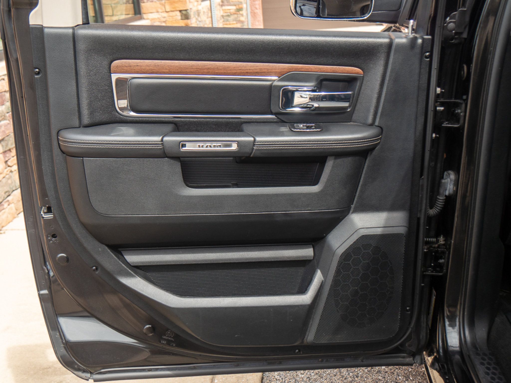 Used 2017 RAM 1500 Laramie AWD/4WD image 18